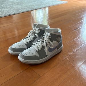 Wolf grey jordan 1 mids size 7.5
